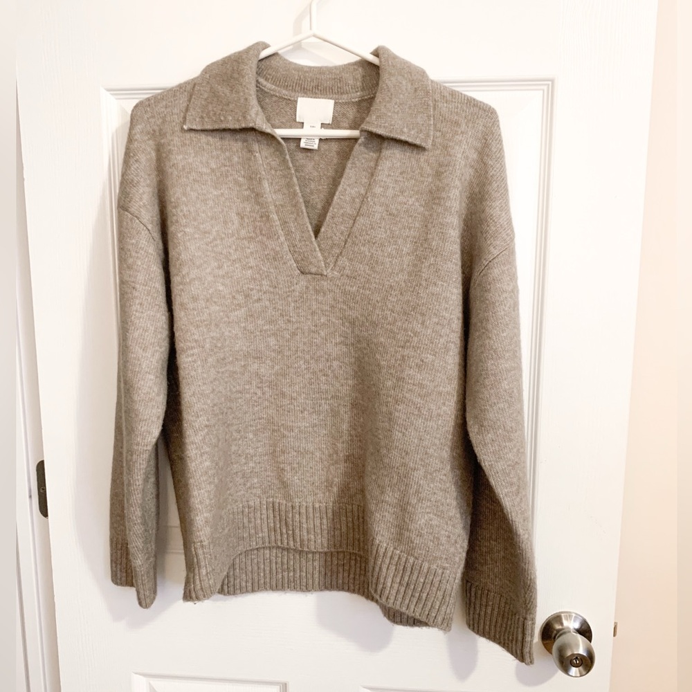 H&M Women's Beige v neck Sweater size S